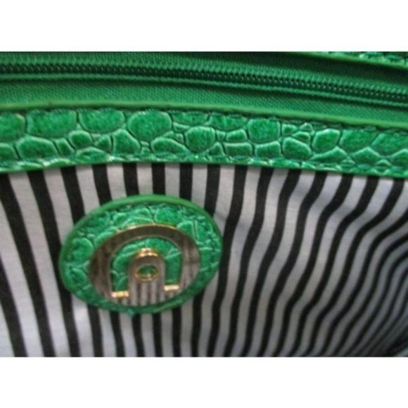 Green NEON Croc Patent Embossed Faux Leather Shoulder Bag - Picture 4 of 8
